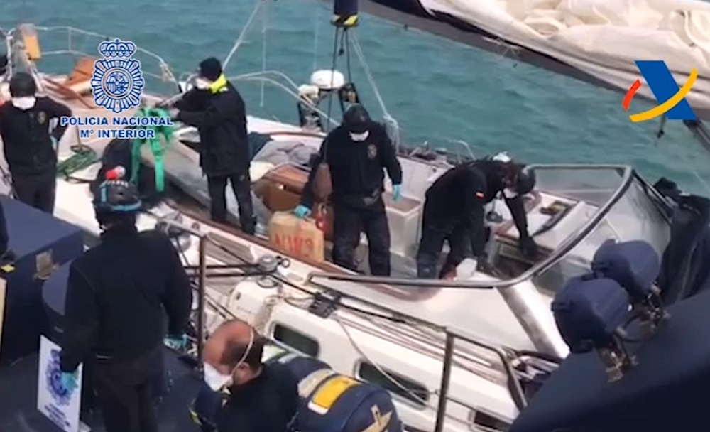 Intervenidas en aguas Baleares cuatro toneladas de hachís en un velero