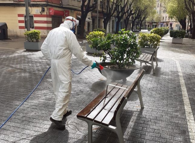 Palma realiza desinfecciones intensivas en trece edificios municipales y espacios urbanos con afluencia de personas