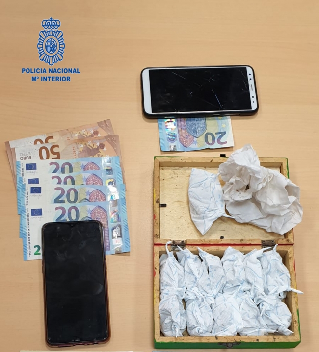 La Policía Nacional detiene a una pareja por un delito contra la salud pública