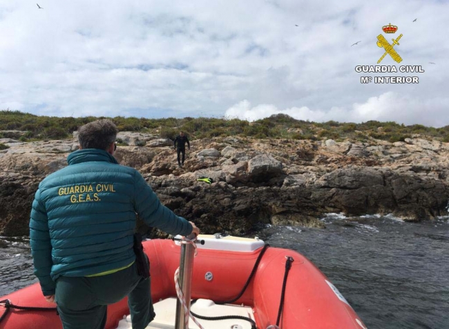 La Guardia Civil denuncia a tres bañistas por incumplir las normas del Estado de Alarma