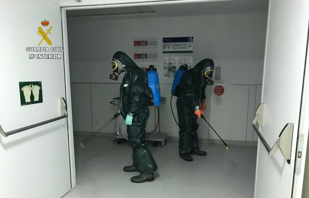 La Guardia Civil continúa dando apoyo en labores de desinfección en el hospital de Can Misses de Ibiza 