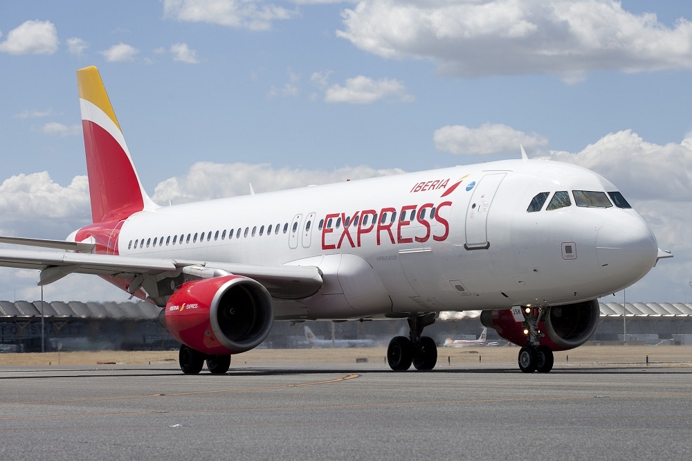 Iberia Express mantiene su compromiso con Canarias y Baleares