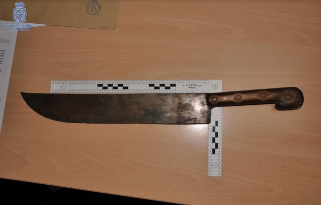 La Policía Nacional detiene a un hombre por amenazar con arma blanca a su suegro 