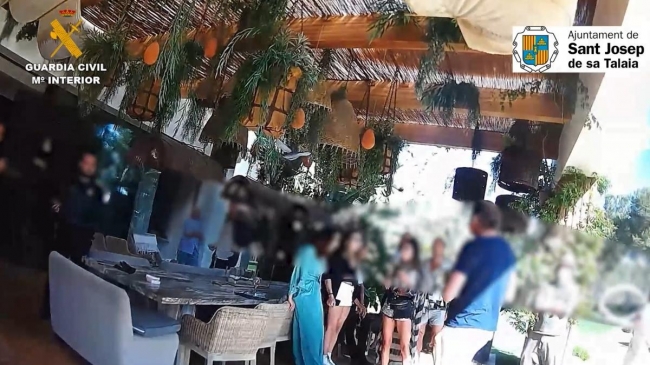 Denunciadas 18 personas por participar en una fiesta privada en una villa de Ibiza