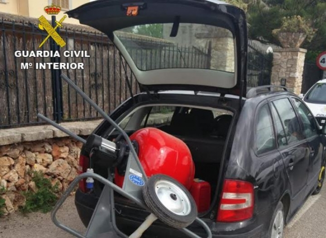 Roban una furgoneta en Santa Maria del Camí y vuelven días después a sustraer material de obra 