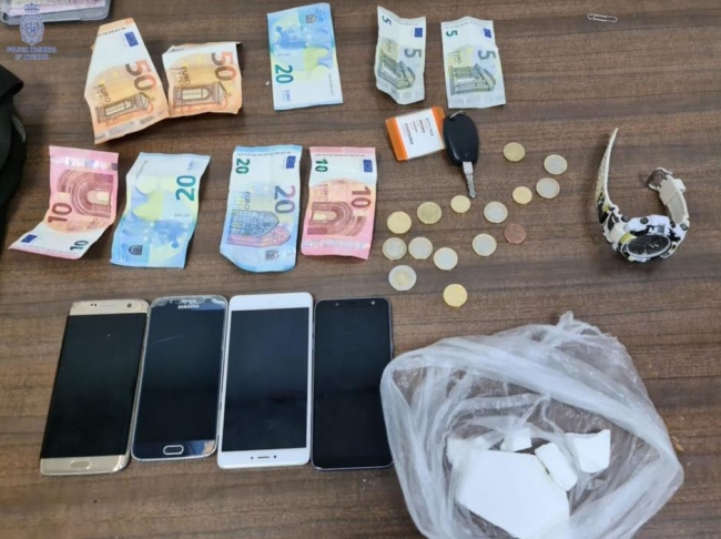 Detenido por la policía Nacional tras huir en bicicleta y tirar la droga a la vía pública