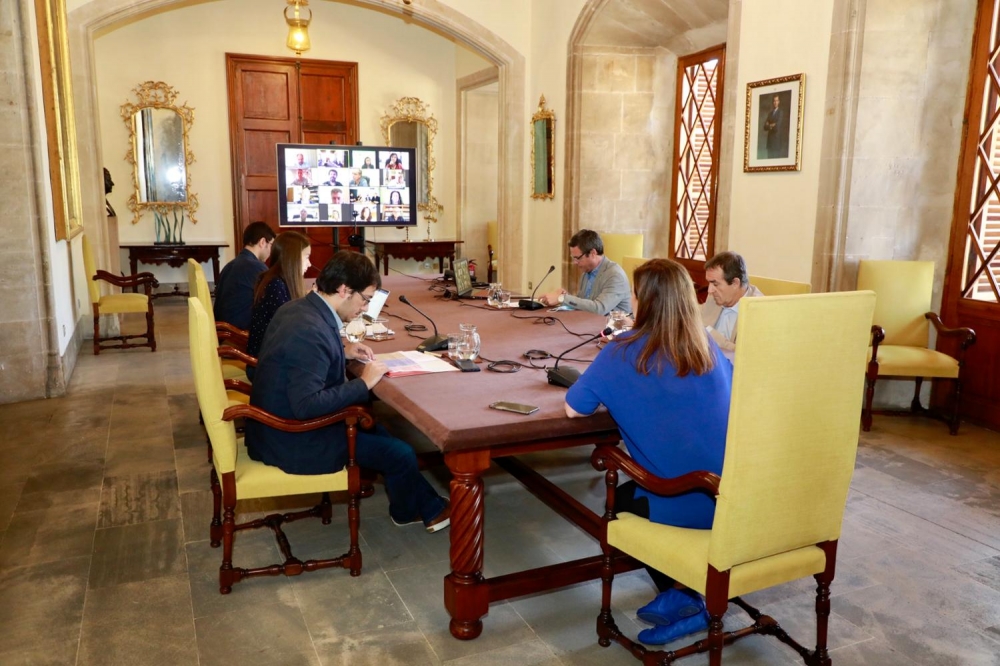 La primera jornada de entrada en la Fase 1 en todas las Islas se desarrolla con normalidad en comercios y restauración