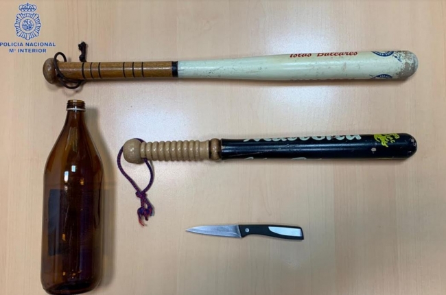 Le rompe una botella de cerveza en la cabeza al amigo de su ex pareja por mediar en la discusión