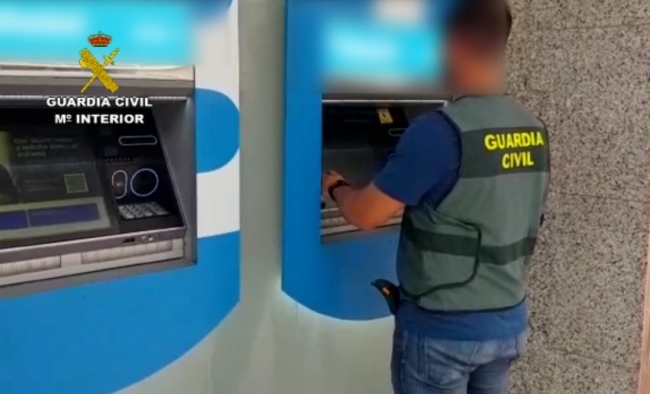 Cinco detenidos por estafar más de 60.000 euros en cajeros a personas mayores