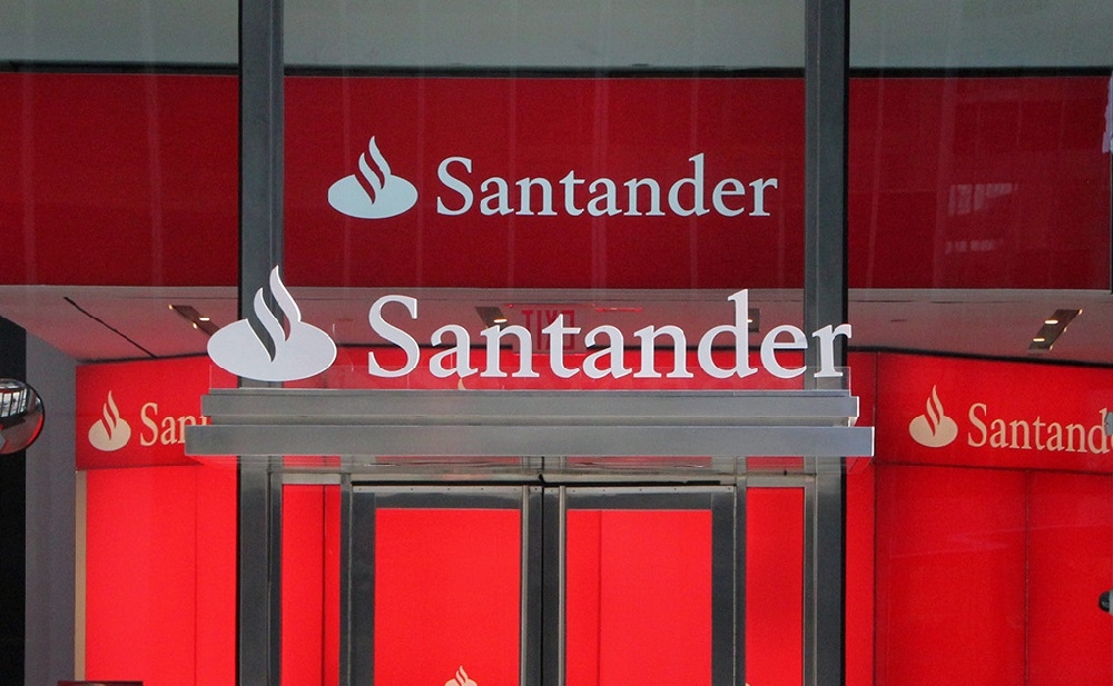 Banco Santander devuelve a un matrimonio 430 euros de comisiones que les cobró durante 5 años 'por error'