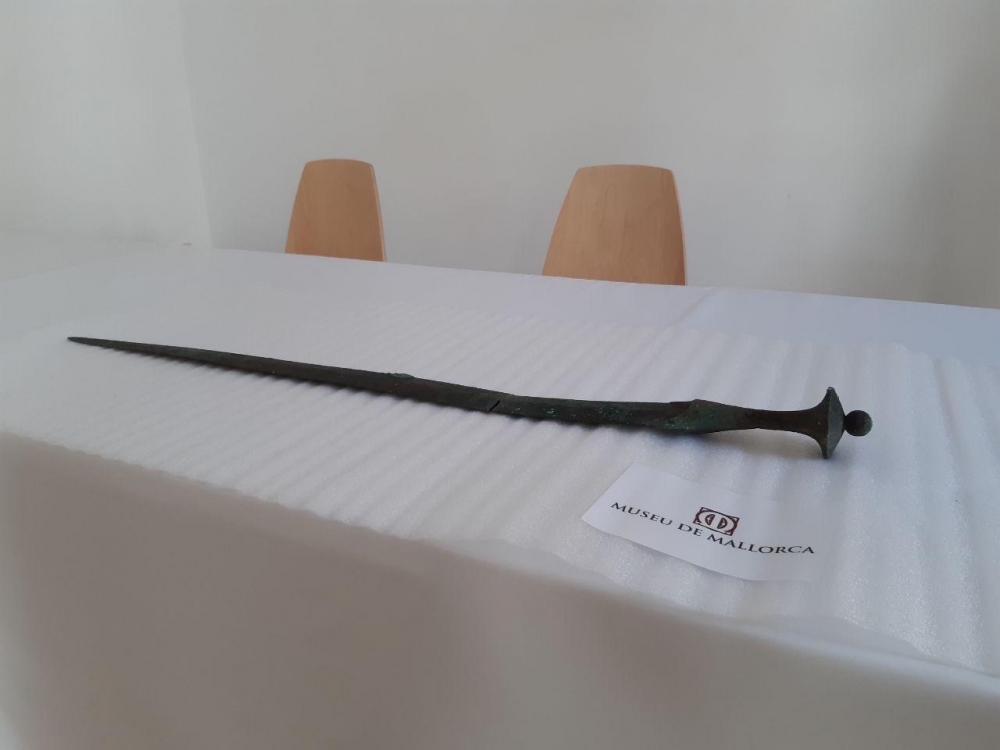 El Museu de Mallorca expondrá este otoño la espada del talayot des Serral de ses Abelles de Puigpunyent