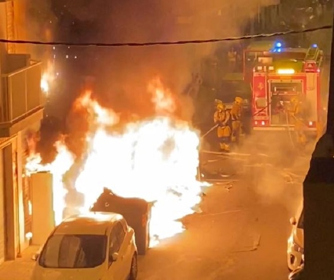 Nuevo incendio de contenedores en Camp Redó