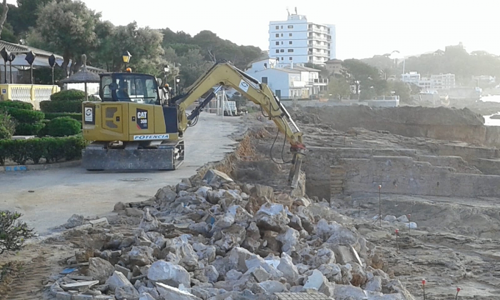 El GOB denuncia al Ayuntamiento de Capdepera por hacer pasar la construcción del paseo de Cala Rajada como unas supuestas obras de emergencia