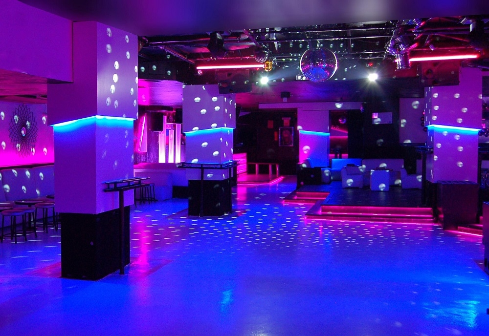 Podrán abrir las discotecas en la Fase 3, pero sin pista de baile