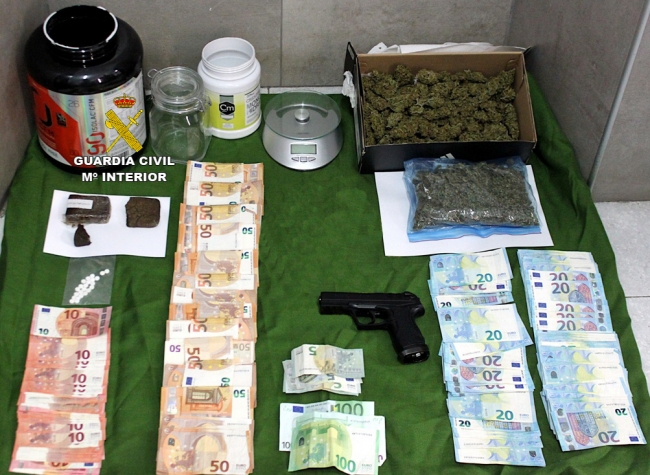 La Guardia Civil ha detenido a dos personas en Son Servera por tráfico de drogas