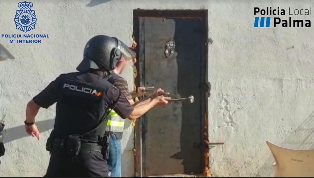 La Policía Nacional detiene a cinco personas por entrar a la fuerza en el domicilio de un familiar en el barrio del Molinar 