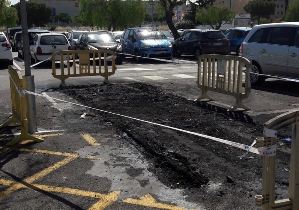 Detenido en Palma por quemar carros de compra y dañar vehículos próximos a ellos