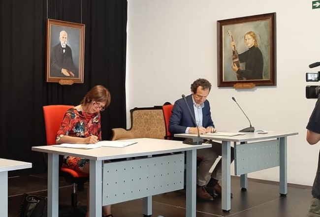 Firman un protocolo para poder construir una nueva promoción de VPO en es Migjorn Gran