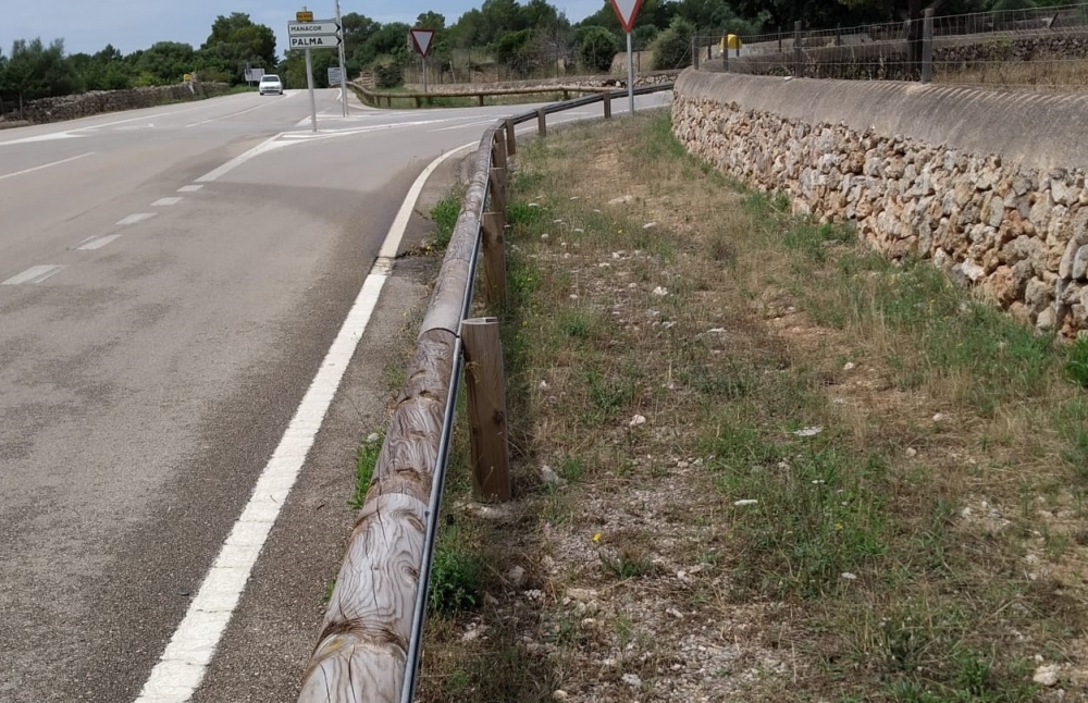 El Consell de Mallorca impulsa una campaña de limpieza y mantenimiento de los arcenes para garantizar la protección de los ciclistas en las carreteras