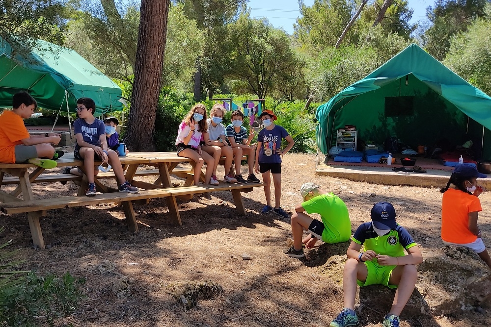 Ciento veinte niños disfrutan de los campamentos de verano en la Victoria