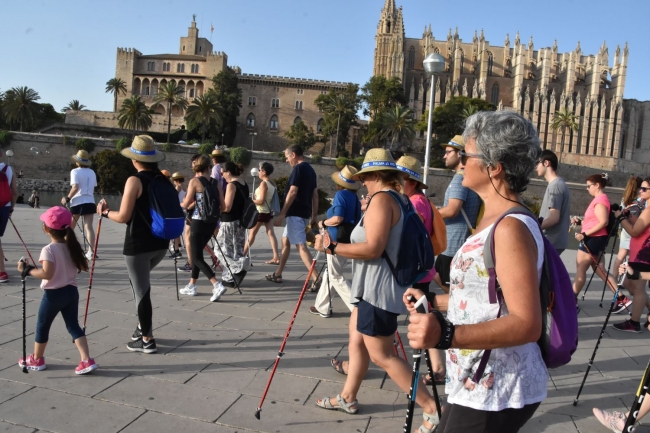 El Parc del Mar acogerá la primera jornada del programa gratuito 'Nordic Walking a la Fresca'