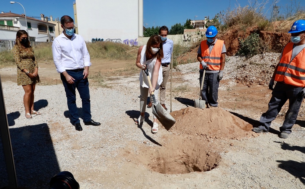 Armengol y Pons ponen la primera piedra de una nueva promoción de vivienda pública en Palma