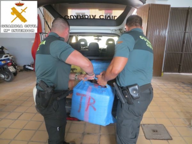 La Guardia Civil encuentra un fardo con 45 kilos de hachís en una playa de Menorca