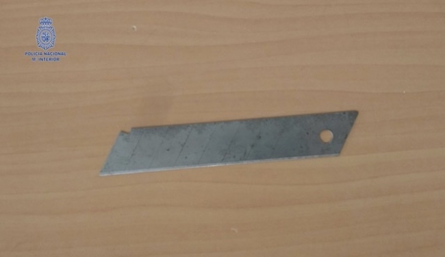 La Policía Nacional detiene a dos hombres por agredirse mutuamente con una cuchilla de un cúter