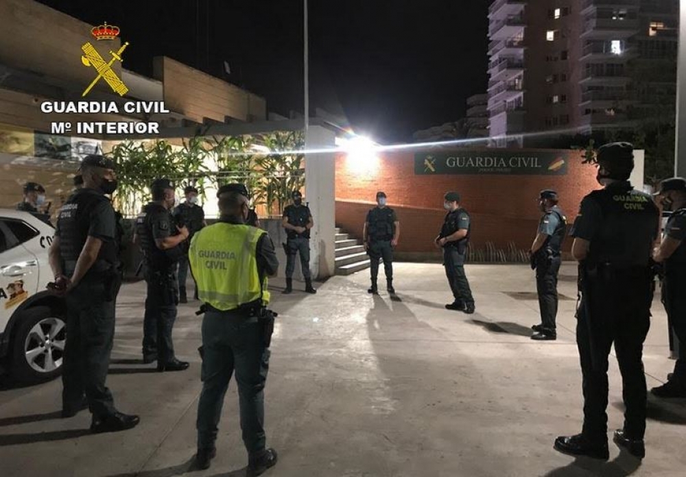 La Guardia Civil lleva a cabo un operativo integral en la zona de Calviá con el control de embarcaciones y fondeos 