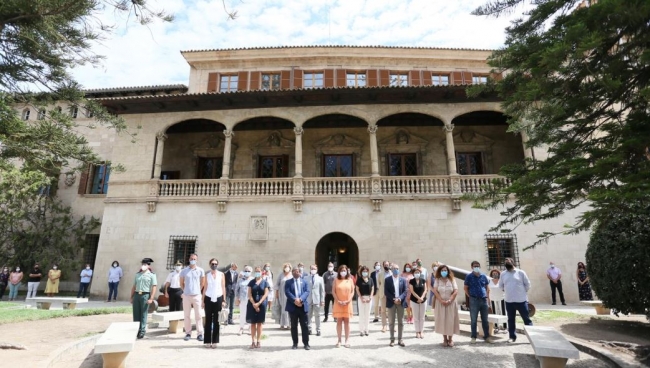 El Govern condena el asesinato machista ocurrido en Palma con un minuto de silencio en el Consolat de Mar