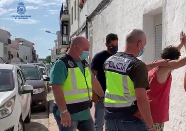 La Policía Nacional detiene a un hombre por entrar en un domicilio a robar, aunque el morador consigue que huya 