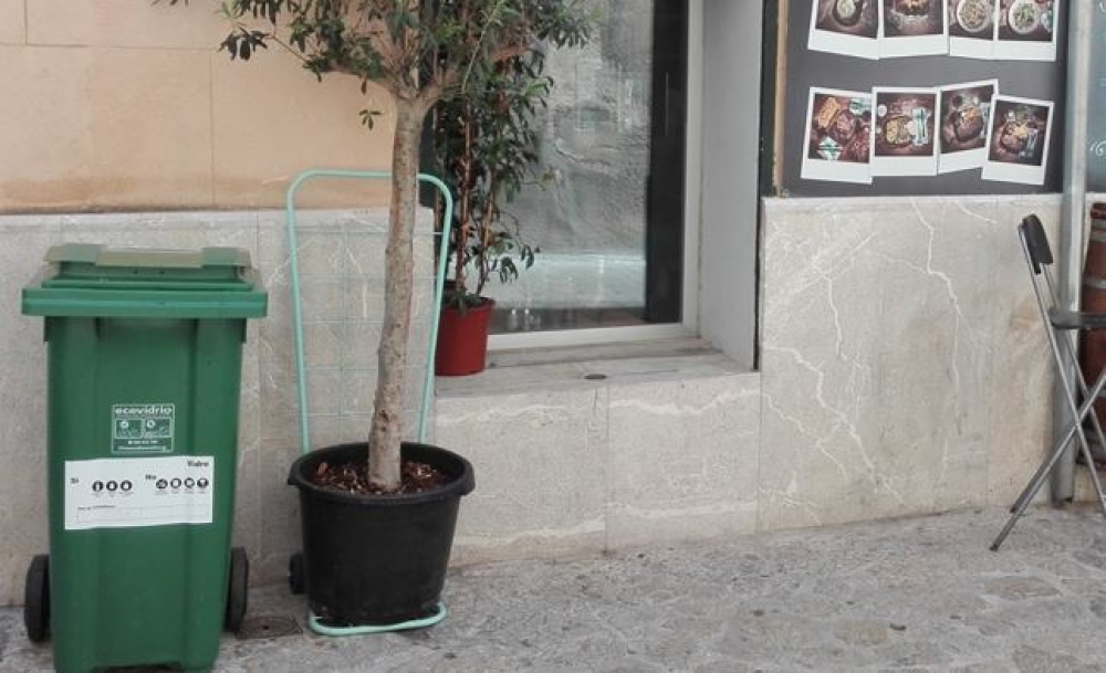 EMAYA y Ecovidrio promueven el reciclaje de vidrio en los establecimientos de restauración del centro histórico de Palma