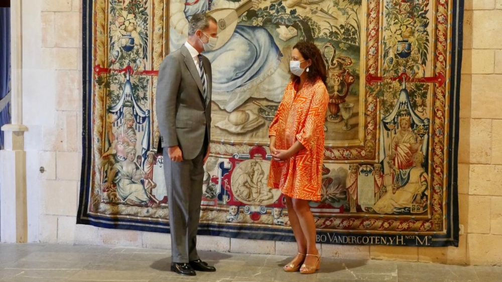 La presidenta del Consell  traslada al Rey Felipe VI un mensaje de preocupación por la situación económica