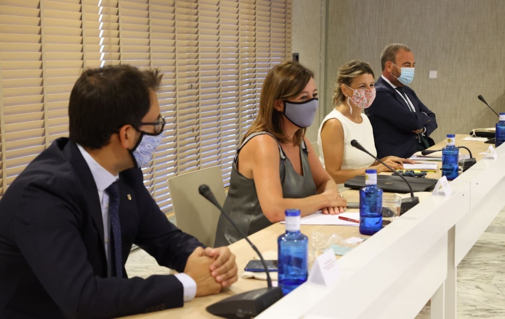 Armengol se reune con la ministra de trabajo y miembros de exceltur