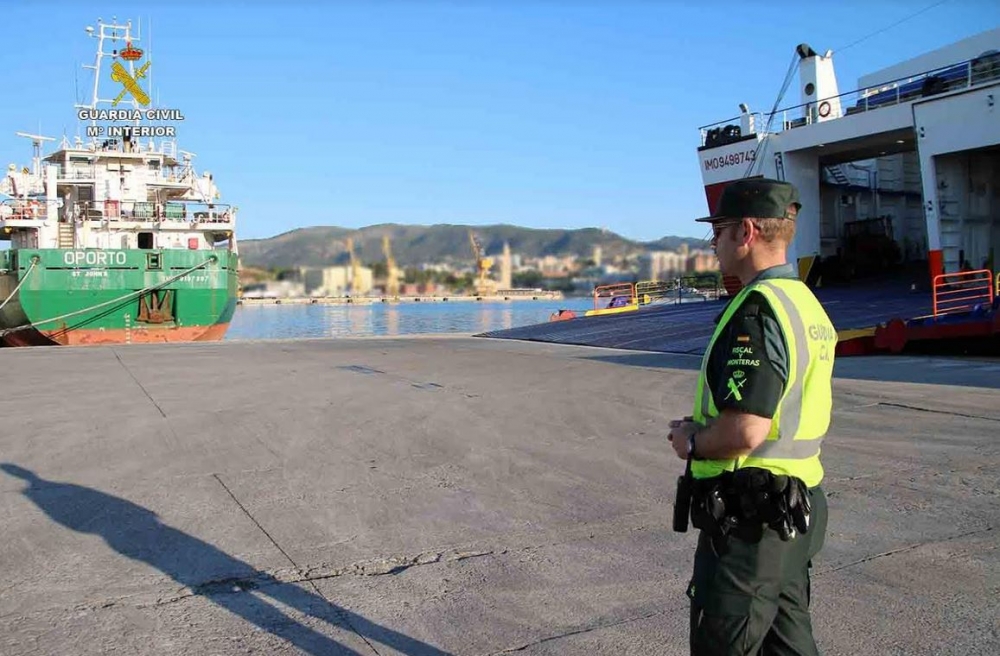 Detenido cuando se disponía a abandonar Ibiza con un ordenador y 8 teléfonos móviles
sustraídos