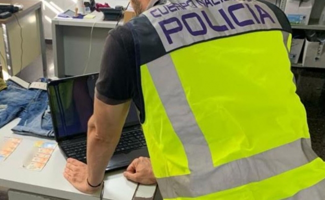 Dos detenidos que se hacían pasar por terceras personas para sacar efectivo de las sucursales bancarias