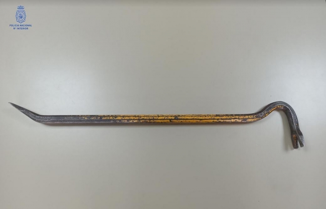 Intentan entrar en un domicilio por una ventana subidos en el capo de un vehículo, en Palma