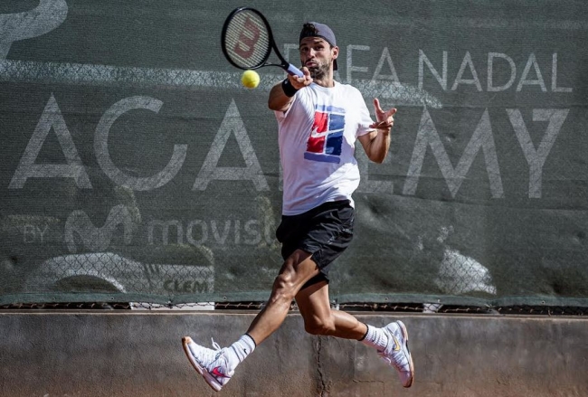 Grigor Dimitrov entrena en la Rafa Nadal Academy by Movistar