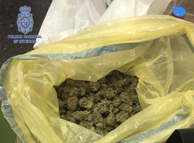 La Policía Nacional detiene a un hombre por un delito contra la Salud pública