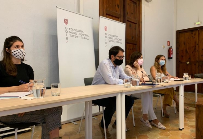 Negueruela trabaja con los consells insulares para las medidas de turismo seguro