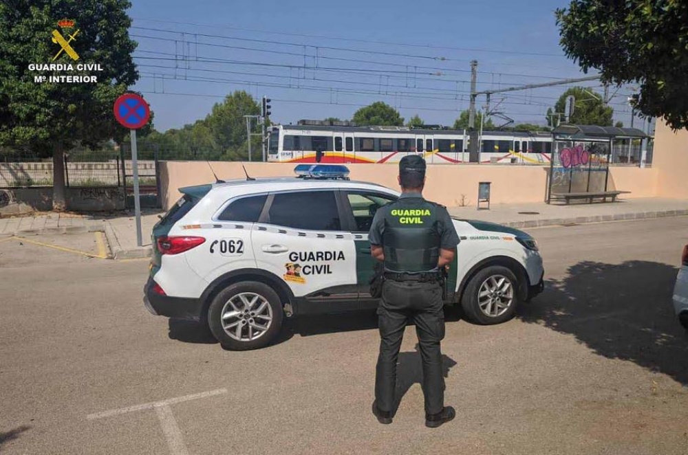 La  Guardia  Civil  investiga  a  un  joven  por agresión a un vigilante de seguridad