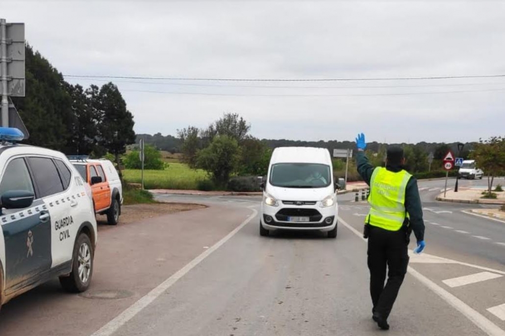 La Guardia   Civil   ha   detenido  a cuatro jóvenes  por  robos  en  interior  de  vehículos en las localidades de Mancor e Inca