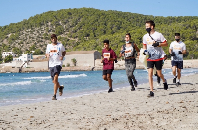 La AETIB patrocina el ‘Nationale-Nederlanden Plogging Tour Ibiza’