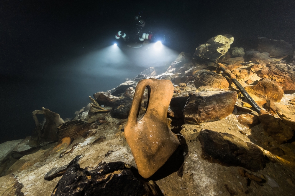 Recaudan fondos para una investigación en cuevas sumergidas de Mallorca
