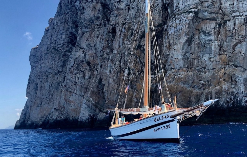 Sostenibilidad y Medio Ambiente organiza salidas con la barca de bou La Balear