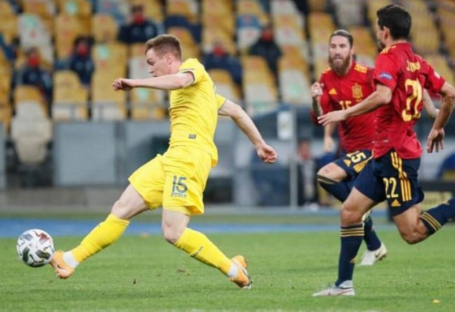 Ucrania vence a España 1-0