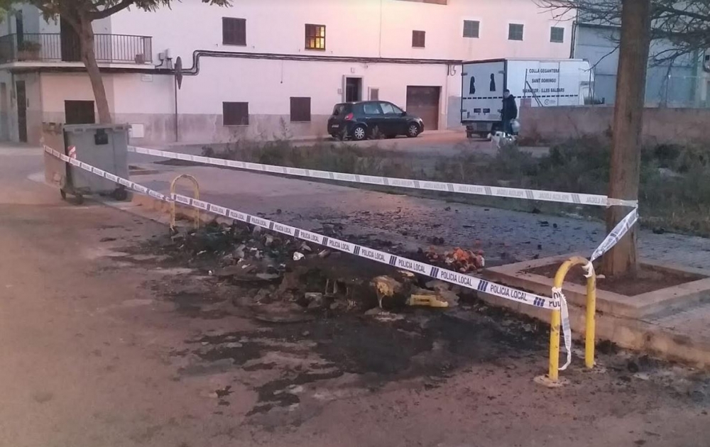 Arden 7 contenedores en dos incendios, al parecer provocados,  en Manacor