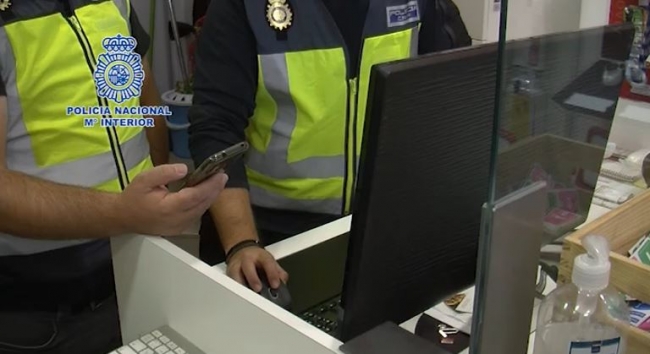 Detenidos 19 ciberestafadores que vaciaban las cuentas corrientes de sus víctimas a través del SIM swapping