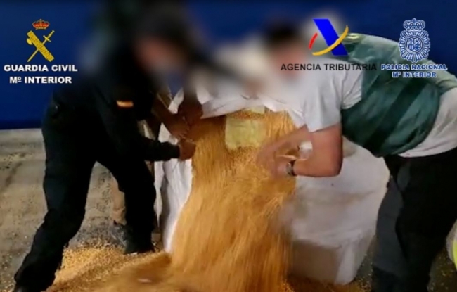 Intervenida más de una tonelada de cocaína oculta entre sacos de maíz en un barco proveniente de Brasil