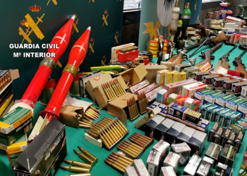 La Guardia Civil desmantela el mayor punto de venta ilegal de municiones a través de internet de nuestro país